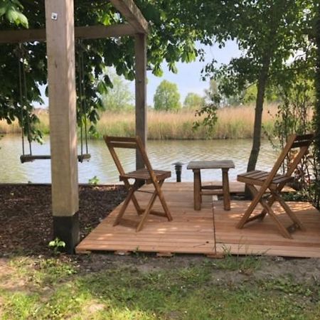 Gezellige Pipo Met Grote Schommel Aan Het Water Villa Medemblik Exterior photo