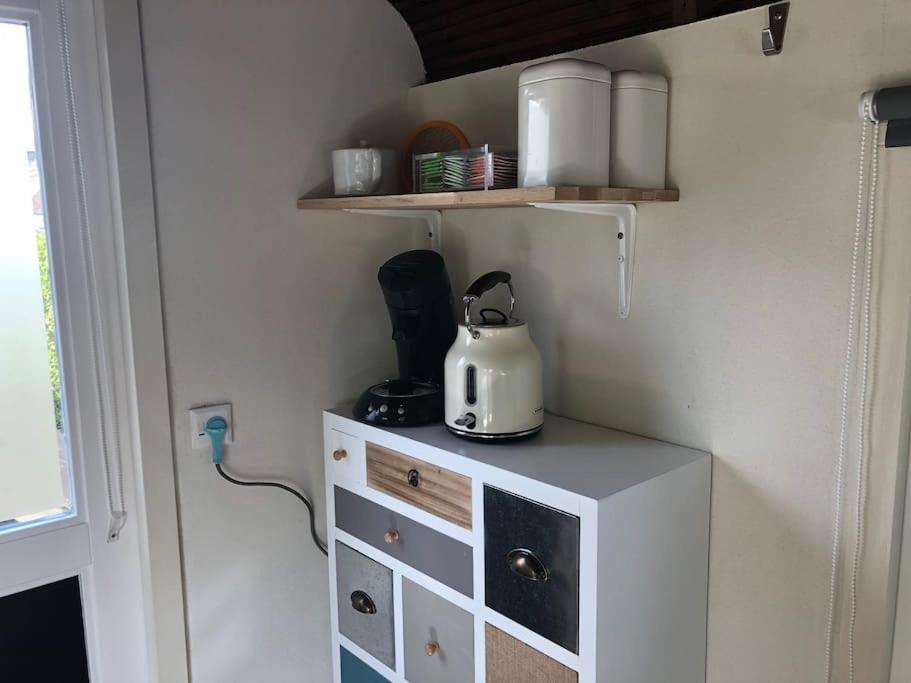 Gezellige Pipo Met Grote Schommel Aan Het Water Villa Medemblik Exterior photo