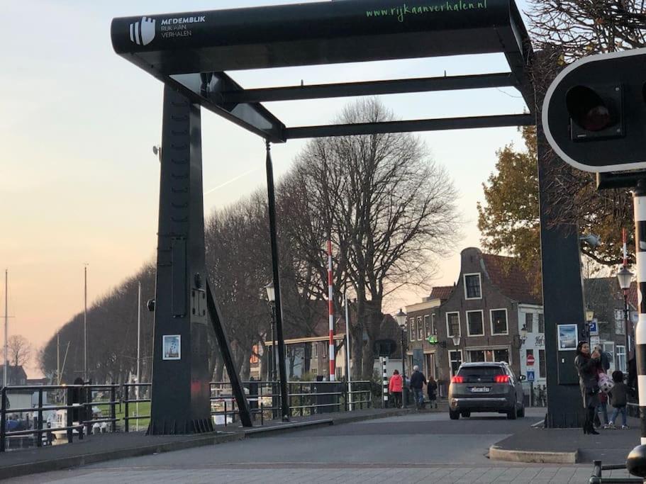 Gezellige Pipo Met Grote Schommel Aan Het Water Villa Medemblik Exterior photo