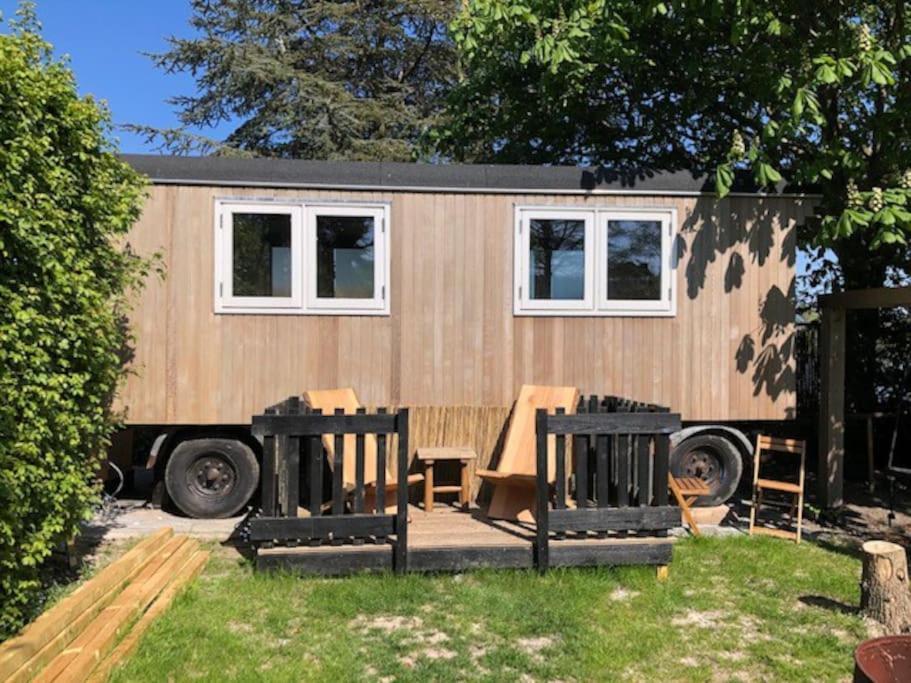 Gezellige Pipo Met Grote Schommel Aan Het Water Villa Medemblik Exterior photo