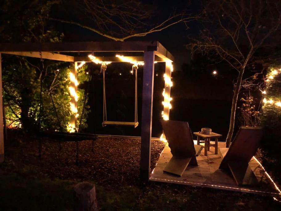 Gezellige Pipo Met Grote Schommel Aan Het Water Villa Medemblik Exterior photo