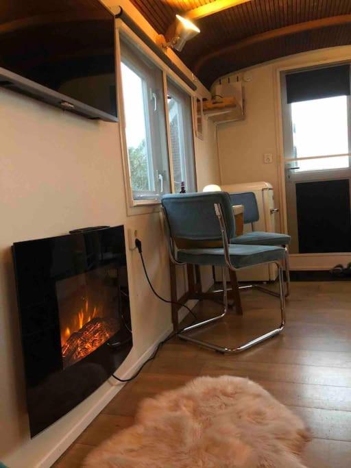 Gezellige Pipo Met Grote Schommel Aan Het Water Villa Medemblik Exterior photo